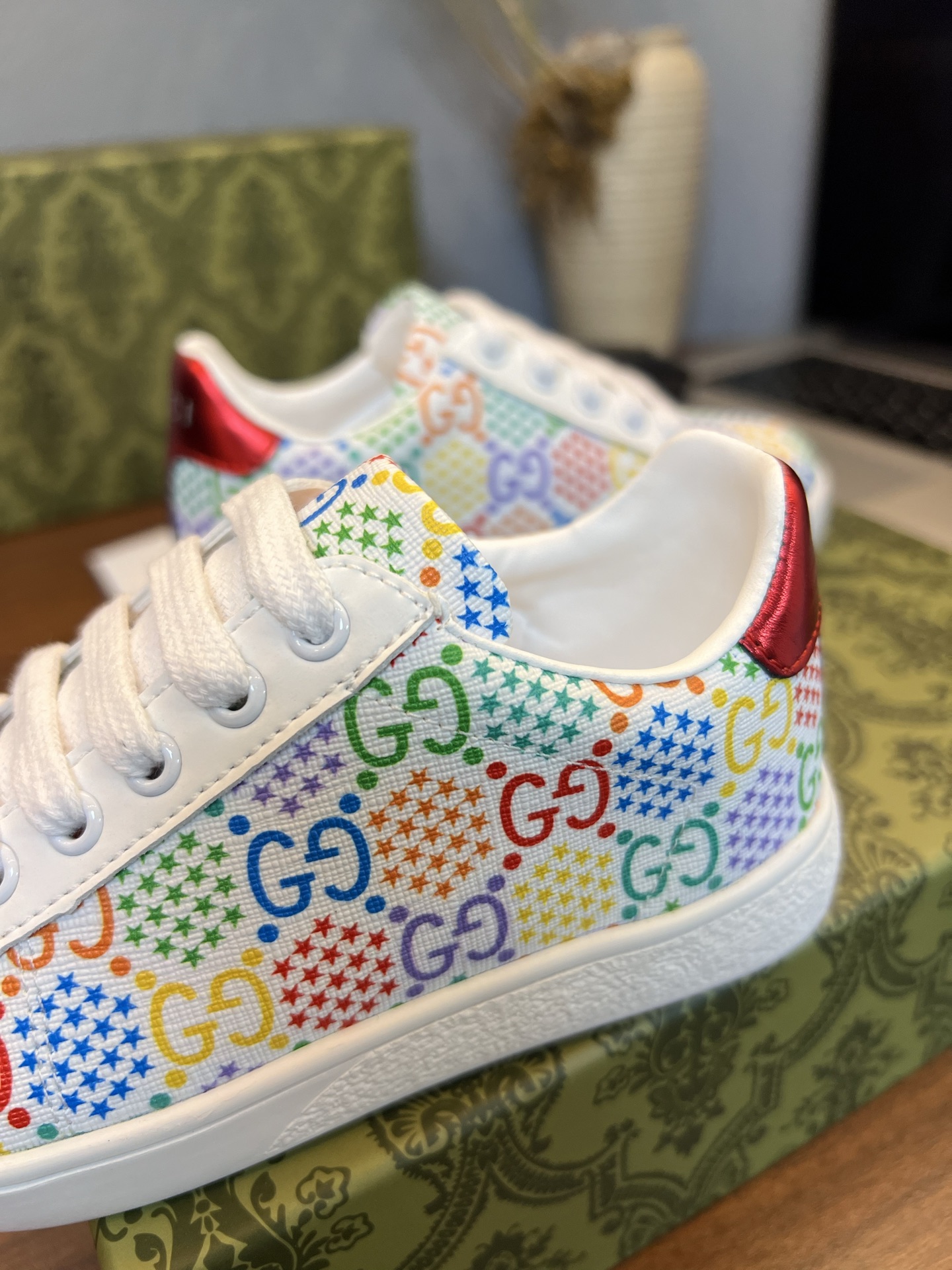 Children's shoes child